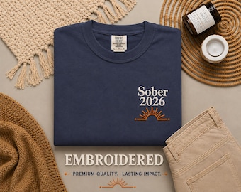 Camiseta "Sober 2026" / Regalo para celebrar un hito en la sobriedad / Camiseta de aniversario de recuperación / Camiseta bordada "Sober" / Regalo de sobriedad para el Año Nuevo