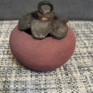 Cache-pot en céramique fait main avec couvercle, cache-pot, couvercle en feuille mauve