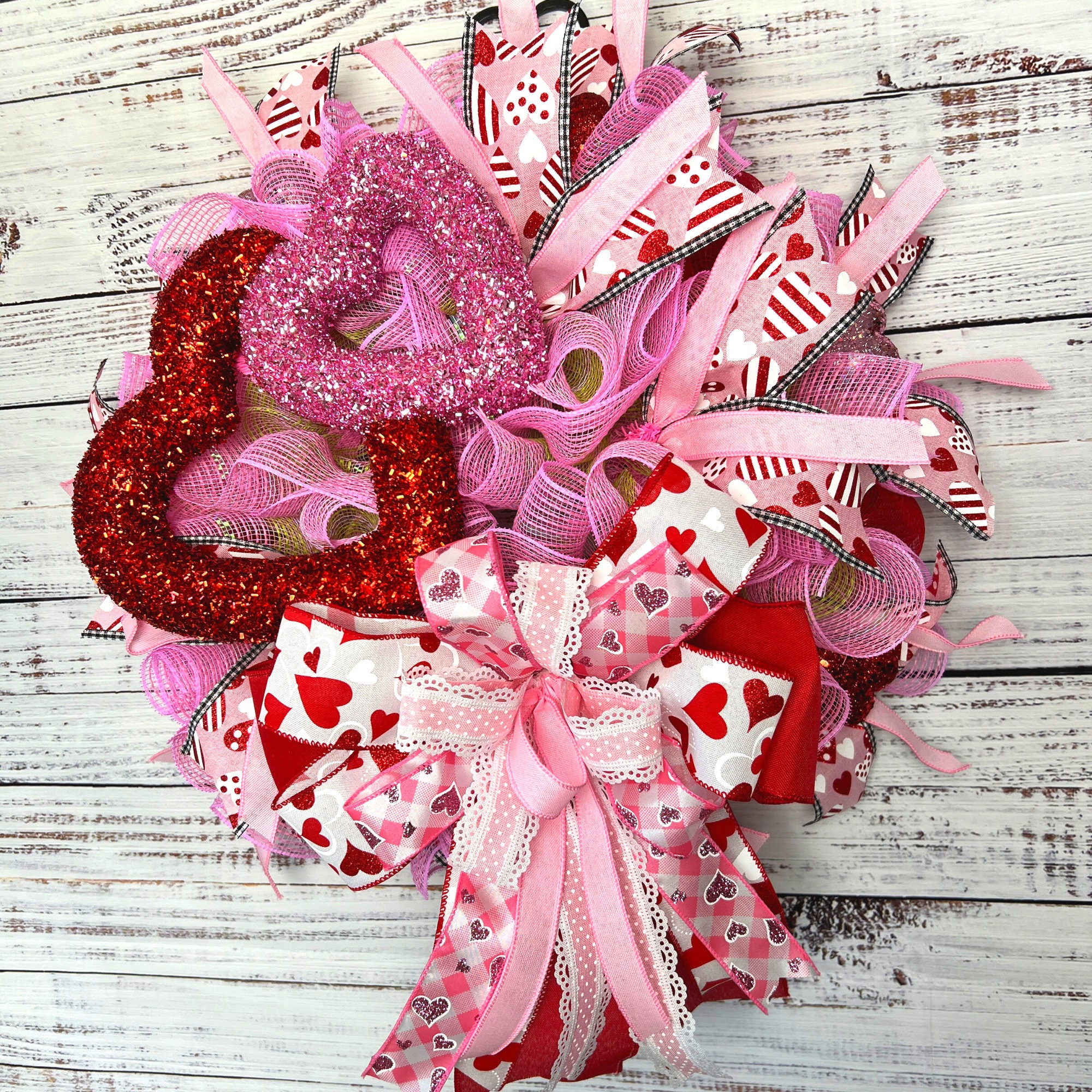 34 Front Porch Decor Ideas for Every Season 27 Double Heart Valentines Wreath for front door, Valentine's Day porch…