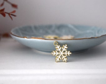 SNOWFLAKE charm, Pendant for Cat Collars, Merry Winter Frost Snow, White Symmetrical Shape, Cold Melting