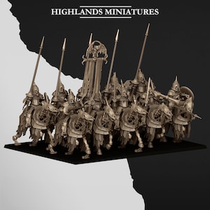Peut inclure: Un ensemble de figurines miniatures de cavalerie squelettique par Highlands Miniatures, avec des cavaliers en armure sur des chevaux squelettiques munis de lances, de casques et d'une bannière centrale surmontée d'une créature ailée.