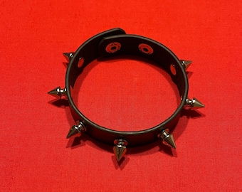 1 Row Spiked Skull Emo Goth Alt Wristband Bracelet