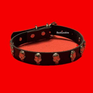 Kołnierz typu choker z imitacji skóry w kształcie czaszki