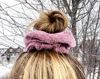 Pink Scrunchie (rose knit)