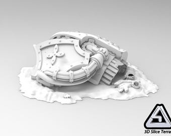 Puede incluir: Una pieza de terreno blanca impresa en 3D, posiblemente para juegos de mesa. Presenta un escudo con un diseño floral, componentes mecánicos y una base texturizada. El logotipo de 3D Slice Terrain está en la parte inferior derecha.