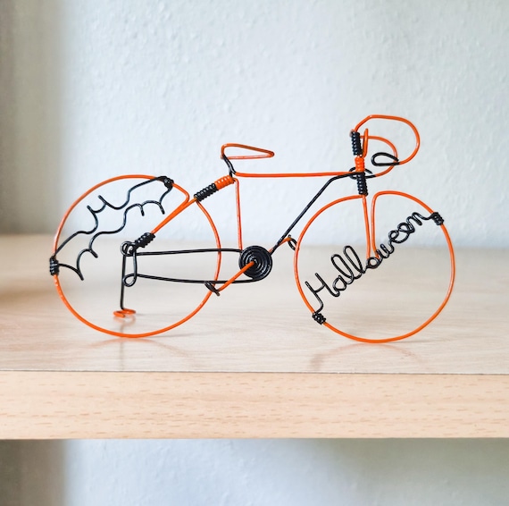 Original Halloween Gift - Miniature wire bicycle for party decoration, fun sculpture for a unique and festive Halloween