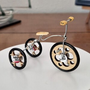 Lot De 6 Tricycles Miniatures De Bureau - Décoration Colorée (20x11x11 Cm) - Centres De Table, Mariage, Maison