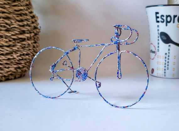 Sculpture de vélo bleu en métal pour décoration intérieure, cadeau artisanal miniature pour collectionneur