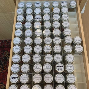 Organisateur de tiroir à épices pour pots standard de 120 ml | S'adapte à tous les tiroirs | Peut contenir jusqu'à 90 pots