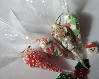 4 sachets de cornets avec des bonbons de Noël / maison de poupée miniature