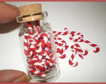 Glas mit Zuckerstangen  /  Weihnachtens Fimo Miniatur Wichtel