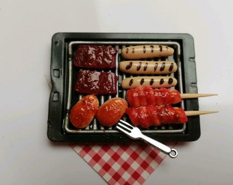 Backblech mit  Grillfleisch  /    aus Fimo Miniatur Puppenstube