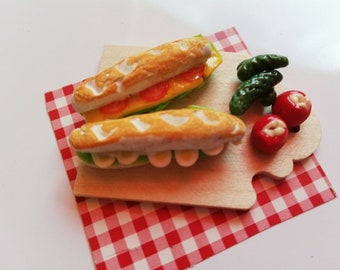 2 belegte Baguettes    / Miniatur Puppensube / Fimo