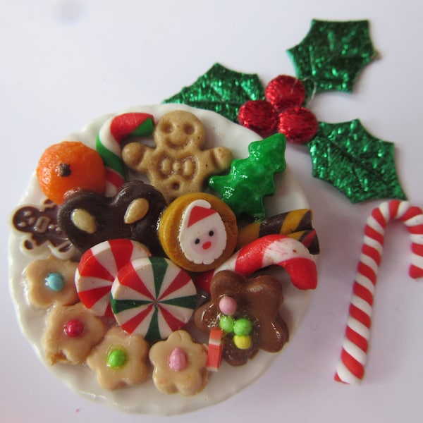 Grande assiette de Noël avec des bonbons / maison de poupée miniature