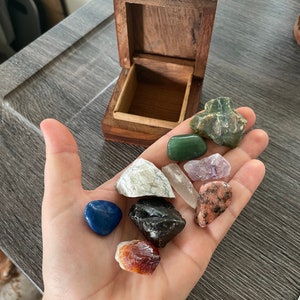 Crystal box, vintage box with metaphysical crystals, raw and tumbled stones, witchy things, crystal magic, wooden box, hinged vintage box