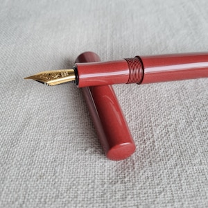 Caneta-tinteiro artesanal N6 Nikko Ebonite (vermelha)