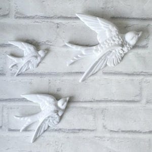 Set of 3 Hanging Swallows Wall Decoration Ceramic White Living Room Bedroom Shabby Chic Vintage