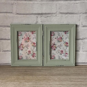 Cadre photo double autoportant pliable vert shabby chic 4 x 6 po. Cadres en bois, style familial, style rustique, collage, souvenirs, cadeau, cadeau