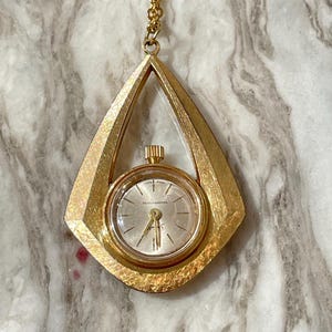Working Vintage Sheffield Brooch Manual Wind Swiss Made Mint Condition 29mm Runs Sheffield | Accessories | Vintage Sheffield Pendant Necklace  main image 2