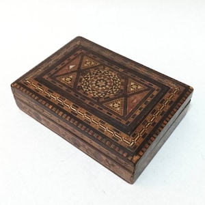 Antico portagioie in legno intarsiato / portasigarette
