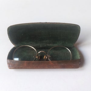 antique gold filled Nose Pinch eye glasses in leather case marked / eyeglasses / original case / velvet / Pince-Nez / children Spectacles
