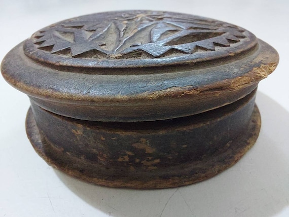 Antique hand carved wooden trinket / snuff / toba… - image 2