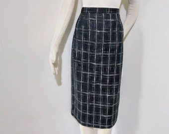 Vintage Plaid Pencil Skirt/ Black and white