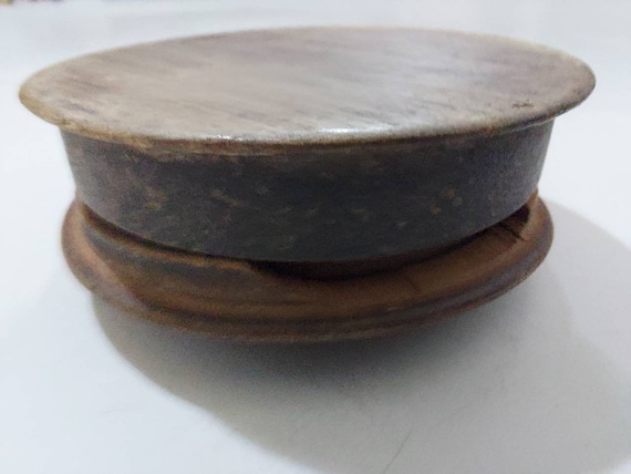 Antique hand carved wooden trinket / snuff / toba… - image 3