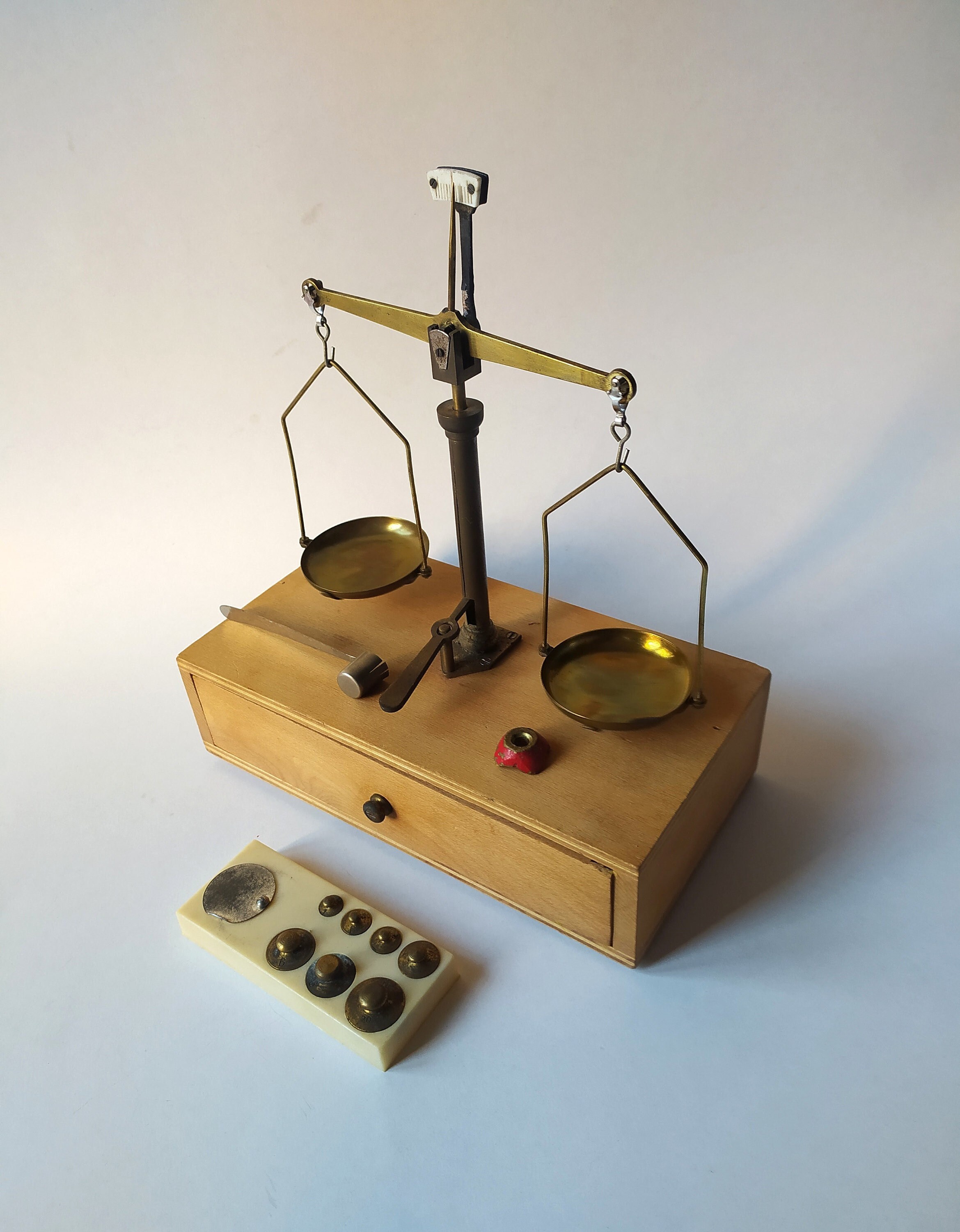 Vintage Weight Scale With Tollah and Ounce Weights Jewellers -  Hong  Kong