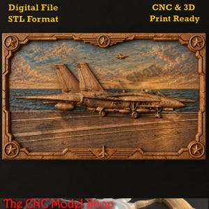 Könnte beinhalten: Ein rechteckiges Holzrelief mit einem Kampfjet auf einem Flugzeugträgerdeck bei Sonnenuntergang. Der Rahmen zeigt Sternembleme und Flügelmotive. Text: Digital File, STL Format, CNC & 3D Print Ready, The CNC Model Shop.