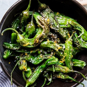 Papryczki Shishito: Kulinarna przygoda z pikantnym akcentem (pojemnik 3")