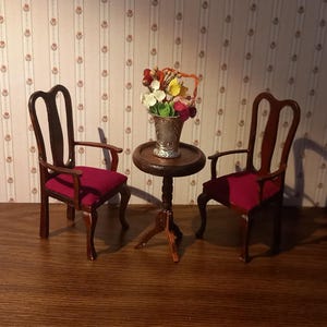 1:12 Dollhouse Furniture and Flowers
