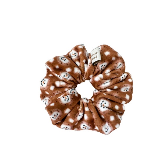 VELVET SCRUNCHIE WARM CHOCOLATE VELVET SCRUNCHIE WARM CHOCOLATE