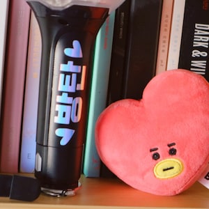 Pegatina BTS holografica para army bomb. Pegatina holografica para moviles, libretas de Bangtan boys  [leer desc]