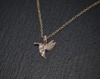 Pingente beija-flor em ouro: colar estiloso para beleza natural | Colar dourado com pingente de pássaro | beija-flor dourado | Colar de animais