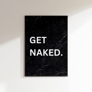 Mettiti a nudo | Poster di spogliarsi | Immagine con detto sfacciato | Cattivo | Togliti i vestiti | Manifesto della cultura naturista | Aspetto marmo | Manifesto in marmo
