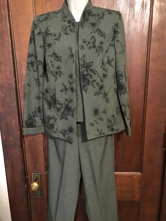 Womens 3 Piece Perceptions of New York Pants Suit Size 8. Excellent Preowned  Condition. Free Shipping. -  Canada