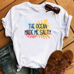 The Ocean made me salty Svg, Beach T-Shirt, Urlaubsshirt, Geburtstagsgeschenk, Strandliebhaber Geschenk, Karte, Tasche, Rahmen, Cricut, Cutfile, png, eps, dxf