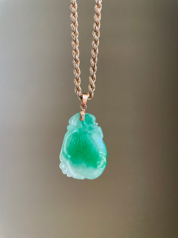 Vintage 18K Apple Green Jade Pendant