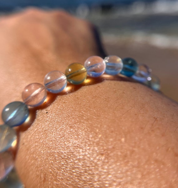 Blue Iridescent Colorful 8.5mm Round Bead Stretch Bracelet Blue Iridescent Colorful 8.5mm Round Bead Stretch Bracelet