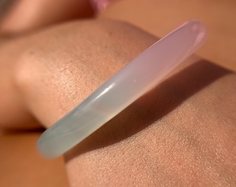 Brazalete de calcedonia azul y rosa degradado de altísima calidad
