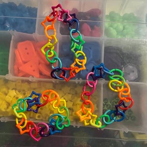 Pulseras Kandi OOAK con eslabones arcoíris decorados de escena Kidcore al azar