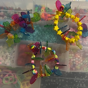 Pulseras Kandi con colgante de brillo arcoíris OOAK de Kidcore Scenecore