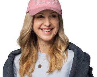 Trump 2024 MAGA-hoed voor dames, wit geborduurd op een roze hoed