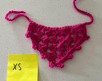 Gehaakte magenta hondenbandana X-Small (8-15 pond) - fysiek item