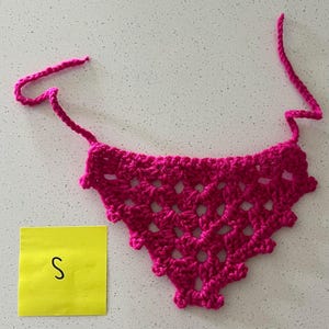 Gehaakte magenta hondenbandana klein (15-30 pond) - fysiek item