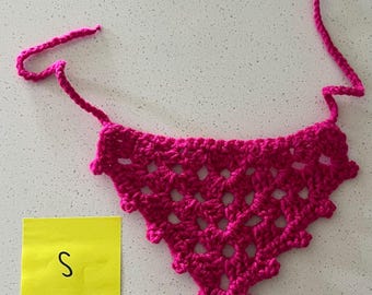 Gehaakte magenta hondenbandana klein (15-30 pond) - fysiek item