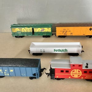 HO Scale Train Cars, Model Railroad Rolling Stock