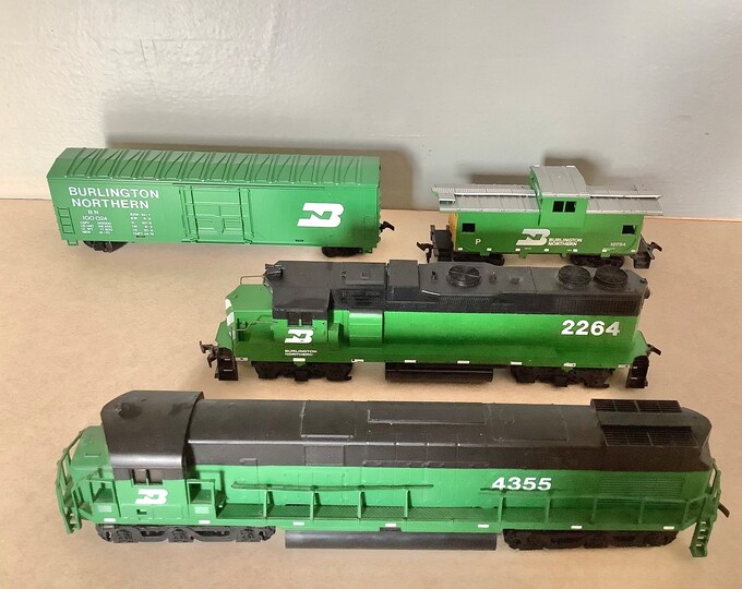 HO Scale Train Engines and Cars, Burlington Northern HO Train Set