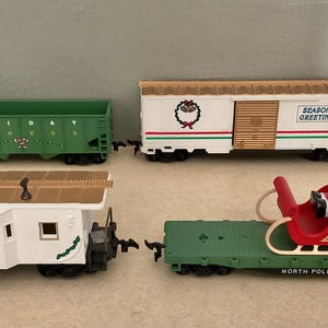 HO Scale Christmas Train Cars, HO Gauge Holiday Rolling Stock